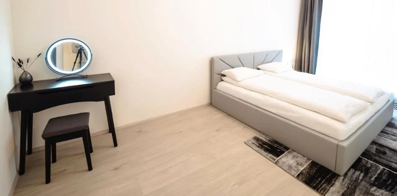 Tran Chien Apartment With Free Private Parking Prague